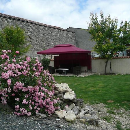 Maison Blanc Bed & Breakfast Gibourne Dış mekan fotoğraf